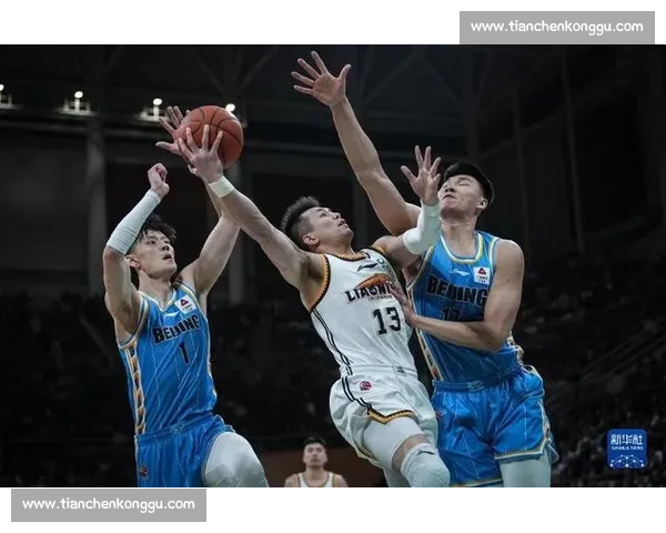 辽宁本钢鏖战北京首钢争夺季后赛关键席位谁能笑到最后